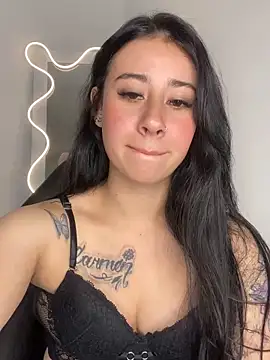 Snapshot of Zoee_t chatting on 10-31-25, 04:02 Zoee t online show from 10-31-25, 04:02