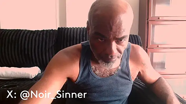 Snapshot of sinnernoir chatting on 06-14-26, 05:26 sinnernoir online show from 06-14-26, 05:26