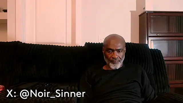 Snapshot of sinnernoir chatting on 06-21-26, 07:00 sinnernoir online show from 06-21-26, 07:00