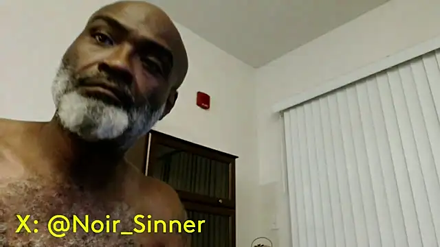 Snapshot of sinnernoir chatting on 06-29-26, 04:30 sinnernoir online show from 06-29-26, 04:30