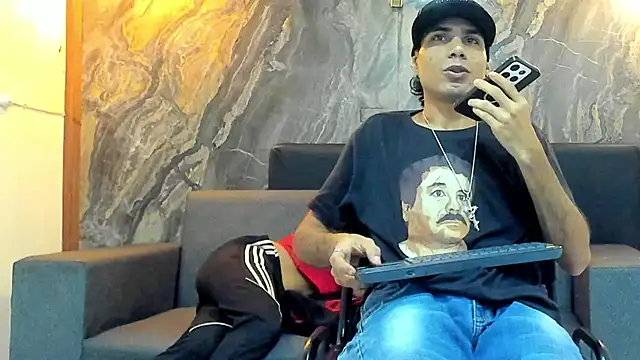 Snapshot of Duodreamhot chatting on 12-21-24, 04:09 Duodreamhot online show from 12-21-24, 04:09