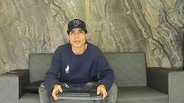 Snapshot of Duodreamhot chatting on 12-24-24, 04:22 Duodreamhot online show from 12-24-24, 04:22