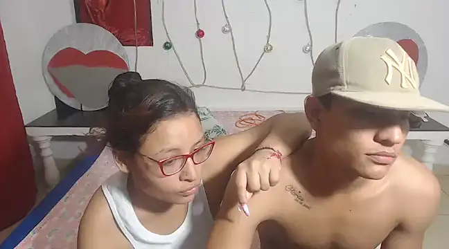 Snapshot of PartySexting chatting on 12-24-24, 09:06 PartySexting online show from 12-24-24, 09:06