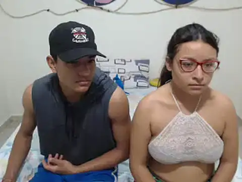 Snapshot of PartySexting chatting on 02-19-25, 01:18 PartySexting online show from 02-19-25, 01:18