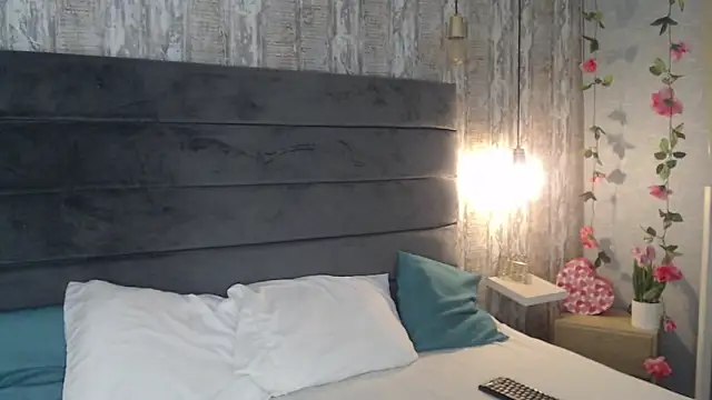 Snapshot of CrystalWoods94 chatting on 03-11-25, 12:39 CrystalWoods94 online show from 03-11-25, 12:39