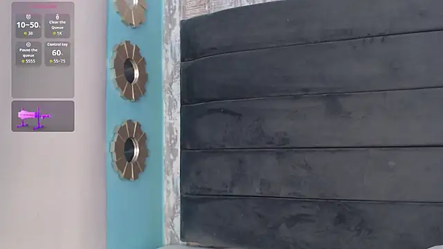 Snapshot of CrystalWoods94 chatting on 10-15-25, 01:22 CrystalWoods94 online show from 10-15-25, 01:22