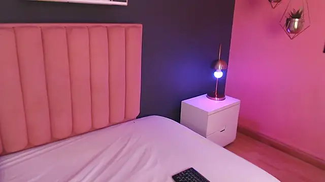 Snapshot of CrystalWoods94 chatting on 11-26-25, 01:23 CrystalWoods94 online show from 11-26-25, 01:23