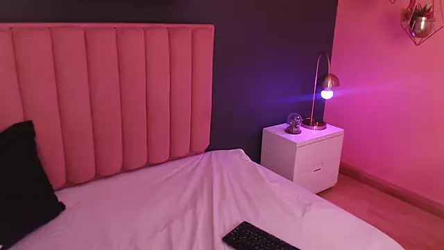 Snapshot of CrystalWoods94 chatting on 11-30-25, 03:49 CrystalWoods94 online show from 11-30-25, 03:49