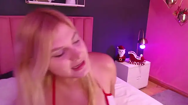 Snapshot of CrystalWoods94 chatting on 12-15-25, 01:48 CrystalWoods94 online show from 12-15-25, 01:48