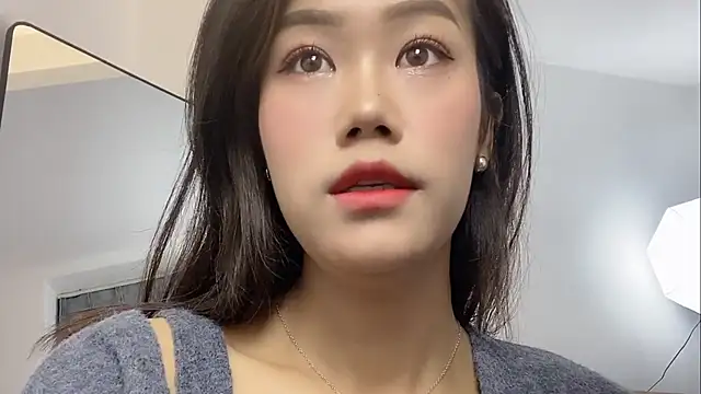 Snapshot of Bella-LL chatting on 03-05-25, 07:38 Bella-LL online show from 03-05-25, 07:38