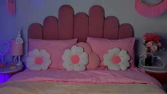 ElsaYoung online show from 11-14-25, 08:18