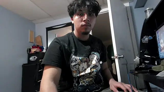 Snapshot of meximaloo1 chatting on 10-29-25, 04:37 meximaloo1 online show from 10-29-25, 04:37