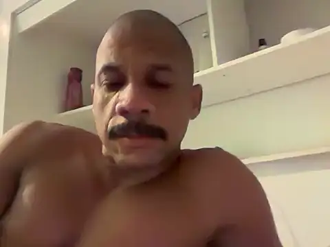 VHugoE online show from 04-25-26, 12:46