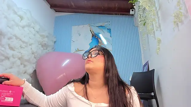 Danniela18  online show from 05-20-26, 12:22