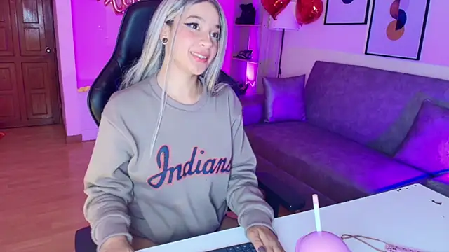 Snapshot of EmmaJhonnsson chatting on 02-04-25, 04:05 EmmaJhonnsson online show from 02-04-25, 04:05