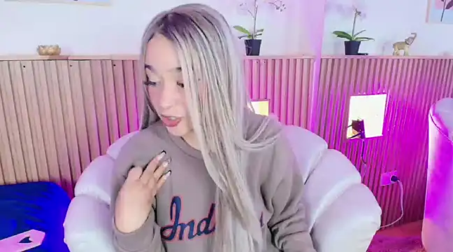 Snapshot of EmmaJhonnsson chatting on 03-08-25, 02:55 EmmaJhonnsson online show from 03-08-25, 02:55