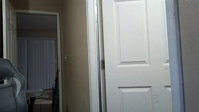 Huntzg23 online show from 04-05-26, 04:42