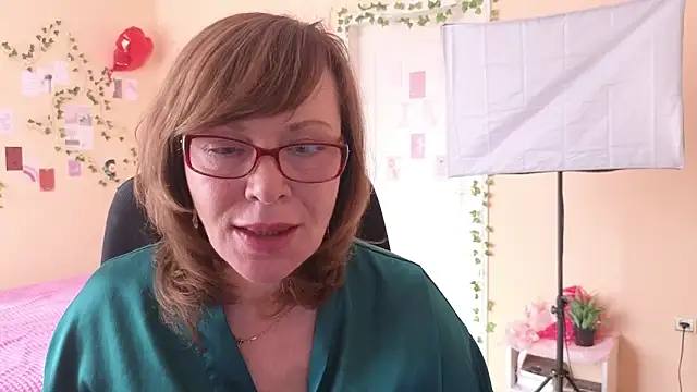 Miss Moren online show from 03-17-26, 05:33