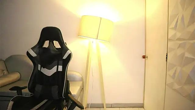 Daisha Riley online show from 11-20-25, 03:45