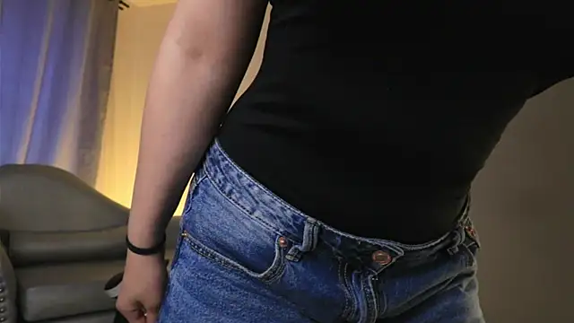 Daisha Riley online show from 05-11-26, 04:04