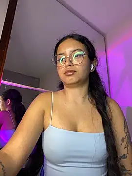 Snapshot of Rosita_forever_ chatting on 05-03-26, 04:24 Rosita forever online show from 05-03-26, 04:24