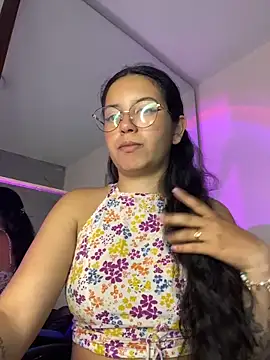 Snapshot of Rosita_forever_ chatting on 05-14-26, 04:47 Rosita forever online show from 05-14-26, 04:47