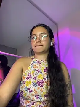 Snapshot of Rosita_forever_ chatting on 05-15-26, 04:52 Rosita forever online show from 05-15-26, 04:52