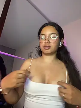 Snapshot of Rosita_forever_ chatting on 05-31-26, 03:04 Rosita forever online show from 05-31-26, 03:04