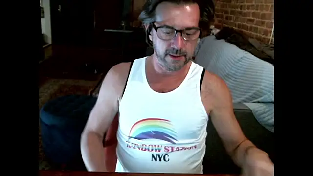 Johnny Bottoms online show from 12-21-25, 10:28