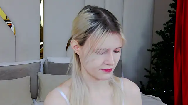 NellieLoyns online show from 12-16-25, 05:18