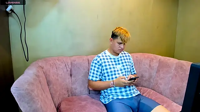 Warning Boy online show from 12-23-24, 11:39