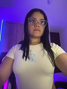Snapshot of pretty_angela1 chatting on 06-10-26, 06:23 pretty angela1 online show from 06-10-26, 06:23