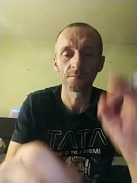 Snapshot of krecik1988 chatting on 10-18-25, 07:25 krecik1988 online show from 10-18-25, 07:25