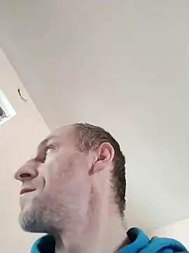 Snapshot of krecik1988 chatting on 02-17-26, 09:28 krecik1988 online show from 02-17-26, 09:28