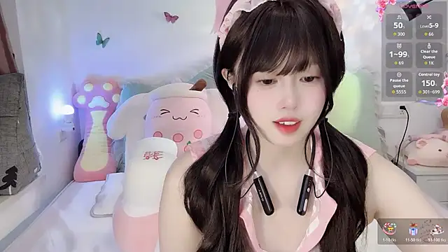 Snapshot of Alien1227 chatting on 10-20-25, 01:44 Alien1227 online show from 10-20-25, 01:44