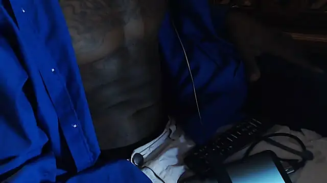 Snapshot of dominatingblacklove chatting on 01-15-26, 06:07 dominatingblacklove online show from 01-15-26, 06:07