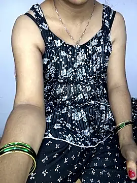 lovelygirl4567 online show from 05-13-26, 02:58
