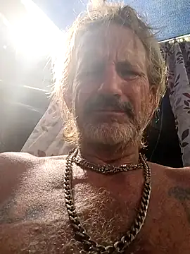 Snapshot of Cloudin_around chatting on 04-01-26, 03:42 Cloudin around online show from 04-01-26, 03:42