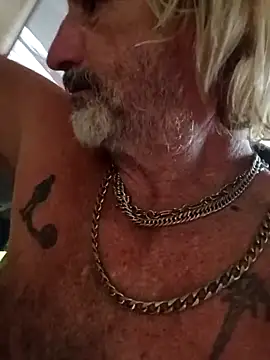 Snapshot of Cloudin_around chatting on 04-11-26, 06:01 Cloudin around online show from 04-11-26, 06:01