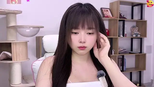 Snapshot of Chenjing0 chatting on 06-12-26, 12:37 Chenjing0 online show from 06-12-26, 12:37