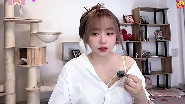 Snapshot of Chenjing0 chatting on 07-01-26, 12:40 Chenjing0 online show from 07-01-26, 12:40
