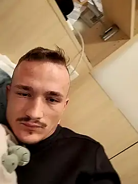 Snapshot of frankthefuck69 chatting on 11-21-25, 09:24 frankthefuck69 online show from 11-21-25, 09:24