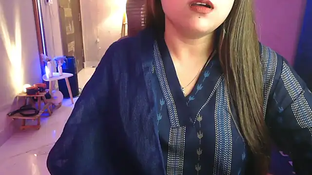 Snapshot of Mitikaa chatting on 04-16-26, 09:39 Mitikaa online show from 04-16-26, 09:39