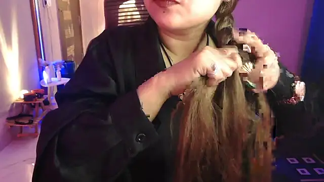 Snapshot of Mitikaa chatting on 04-19-26, 01:21 Mitikaa online show from 04-19-26, 01:21
