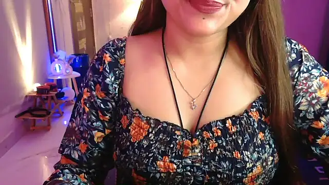 Snapshot of Mitikaa chatting on 05-05-26, 01:41 Mitikaa online show from 05-05-26, 01:41