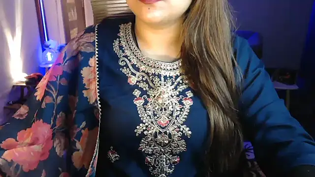 Snapshot of Mitikaa chatting on 05-15-26, 01:40 Mitikaa online show from 05-15-26, 01:40