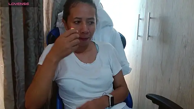 Snapshot of Danielagomez33 chatting on 05-09-26, 12:21 Danielagomez33 online show from 05-09-26, 12:21