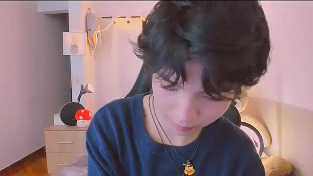 AllanYong18 online show from 04-06-26, 07:42