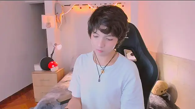 AllanYong18 online show from 04-13-26, 07:47