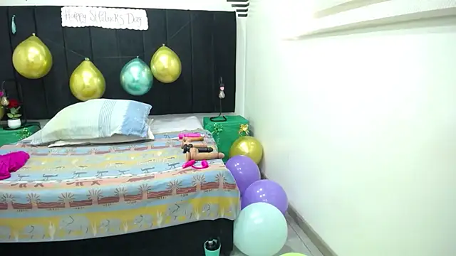 Snapshot of VickyBoobss chatting on 03-18-26, 06:44 VickyBoobss online show from 03-18-26, 06:44